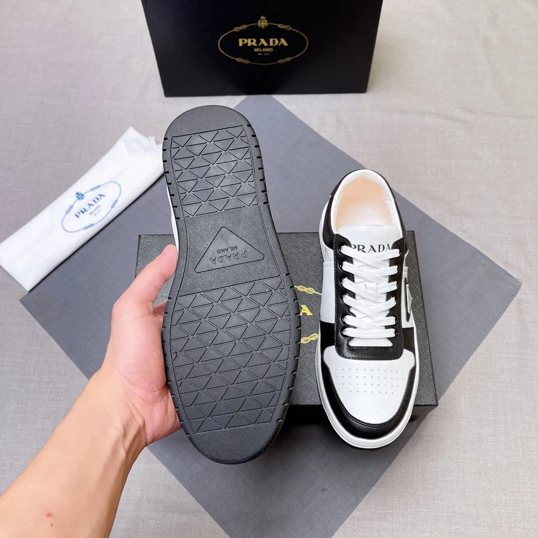P380 Prada Prada's new men's leather sneakers, the highest version on the market, any comparison is welcome🆚! The original leather has excellent texture and is super high-end! Fetal sheep net lining imported from Italy, removable pad! Luxurious materials and fine workmanship, highly recommended! Code number 38-45 No. 058